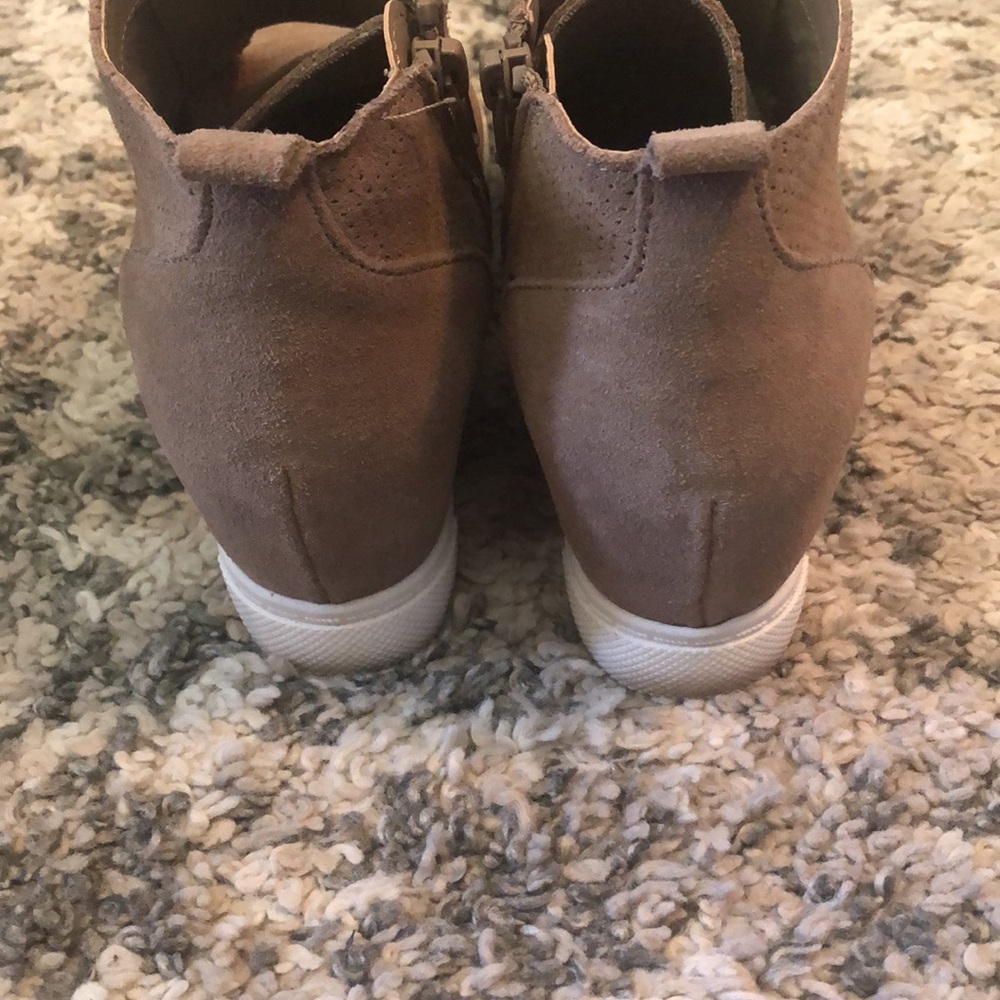 LAST CHANCE 💄 Steve Madden Wedge Sneakers, size 8.5 - Picture 4 of 9